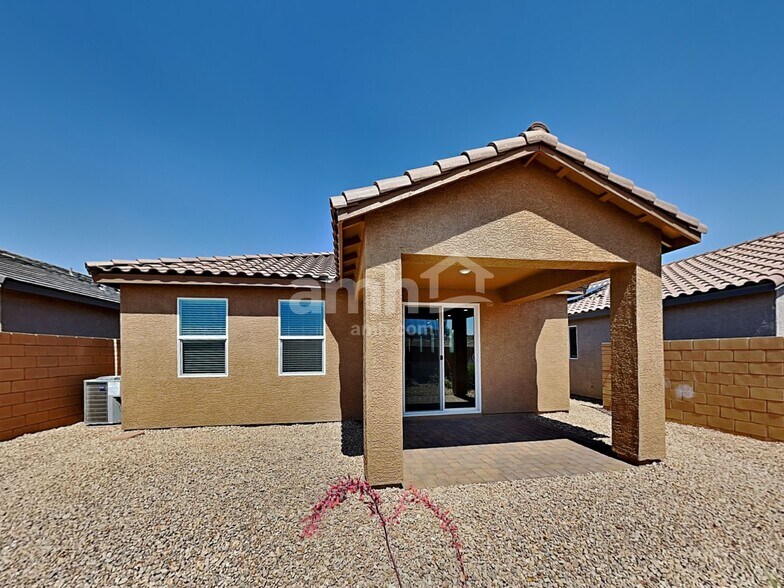 Building Photo - 854 English Primrose St