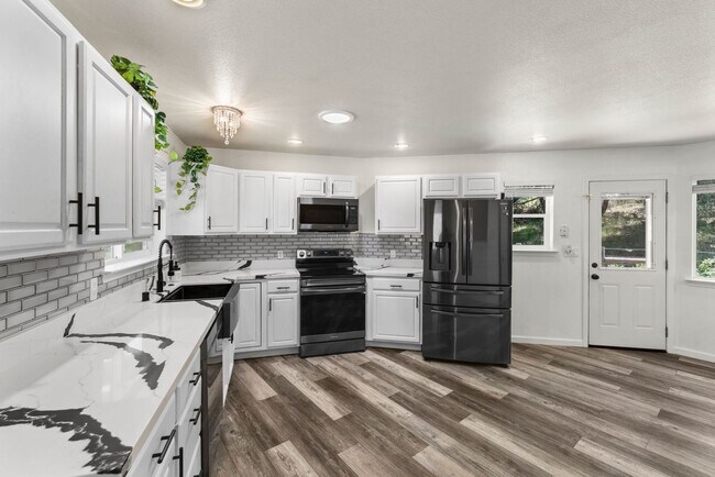 Building Photo - Private Gated 3BD/2BA Home on Acreage – Close to Bear River Highschool