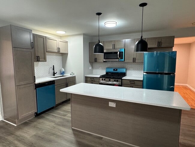 Building Photo - 1127 E 159th Pl