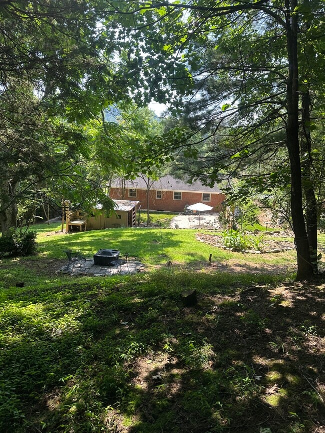 Building Photo - 615 Pine Ridge Rd