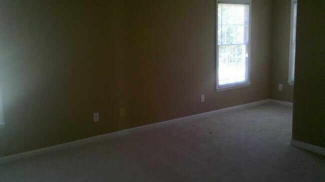 Building Photo - Beautiful 4 Bedroom Lithonia Home!