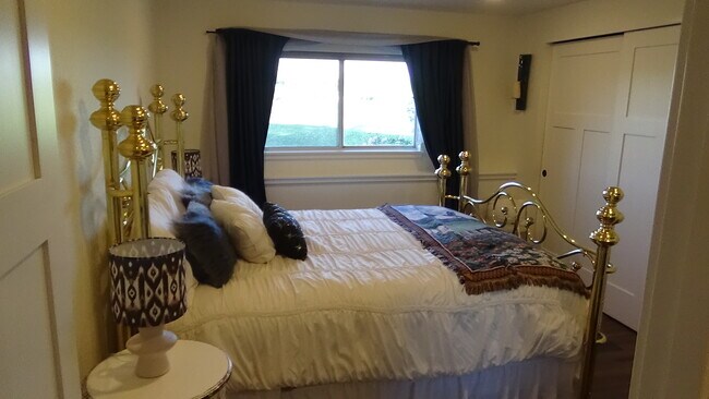 1 br with view - 2480 Chama Ave