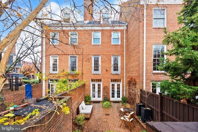 Building Photo - 312 N Pitt St