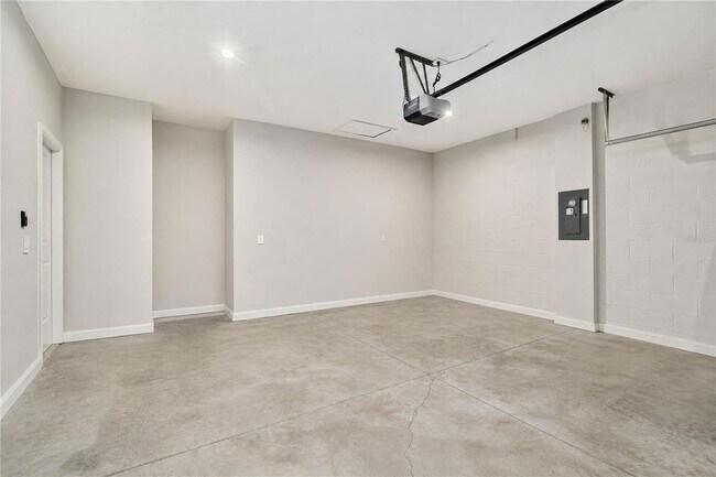 Building Photo - 4525 Pippin Ln