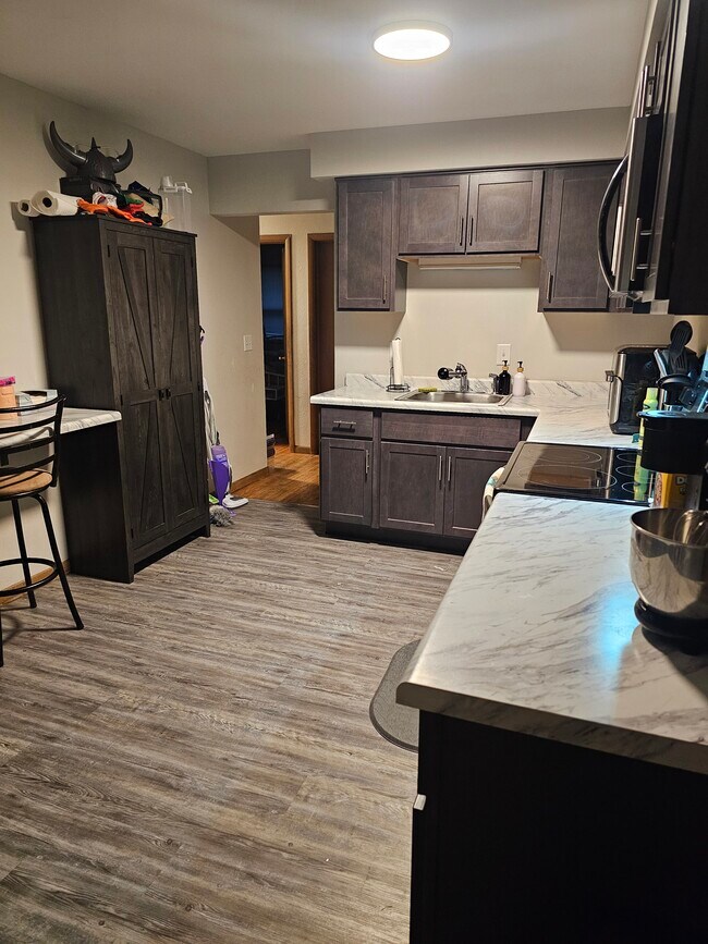 Building Photo - 2301 2nd St SW