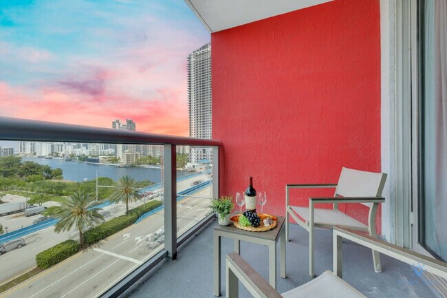 Building Photo - 2602 E Hallandale Beach Blvd