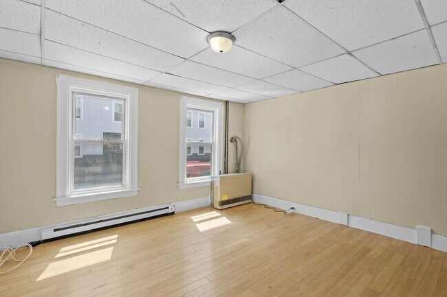 Building Photo - 101-107 Putnam St