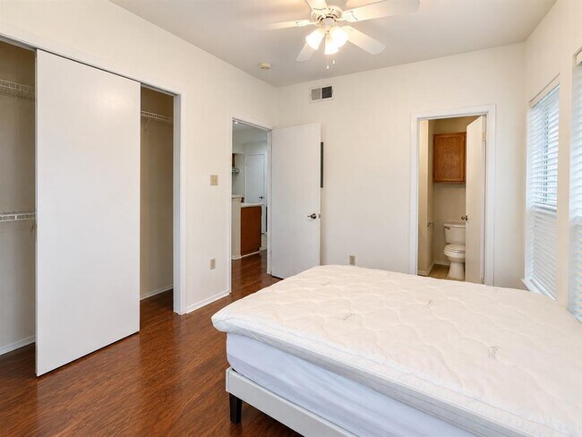 Building Photo - 2801 Rio Grande St