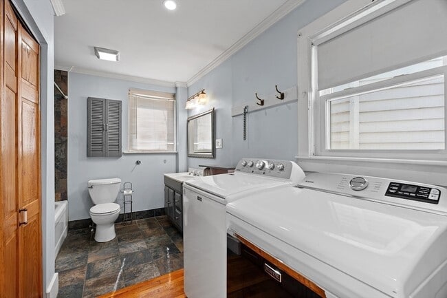 Building Photo - 12 Lowell Pl