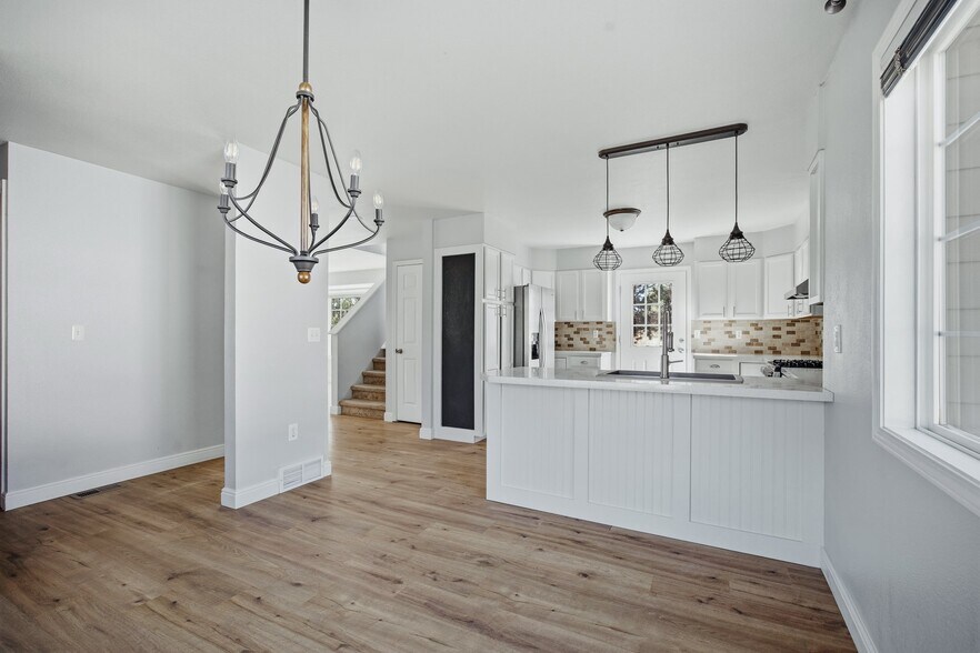 Building Photo - 2056 Calhoun Ct