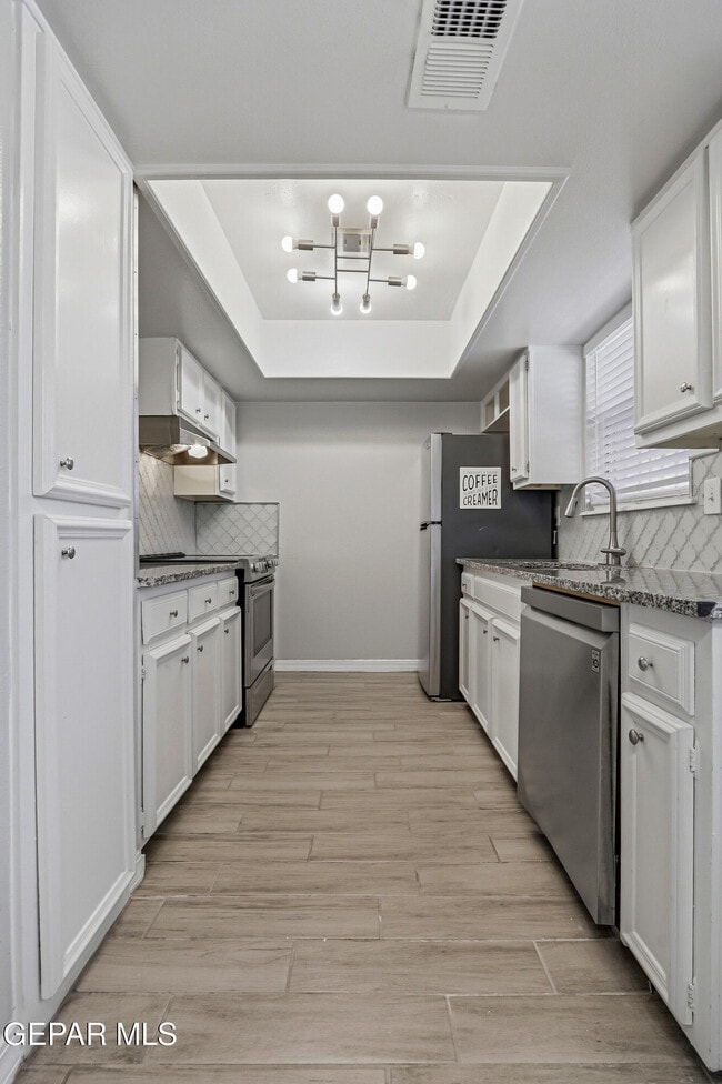 Building Photo - 6700 Escondido Dr