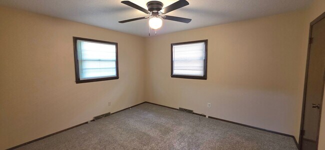 Building Photo - 2 Bedroom House close to Hospitals!  $895