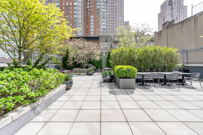 Building Photo - 310 W 52nd St