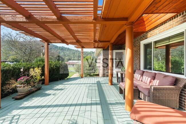 Building Photo - 100 Shannondoah Dr