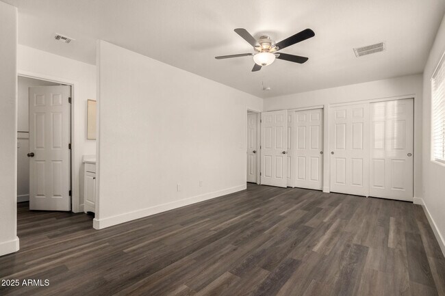 Building Photo - 2838 E Tracy Ln