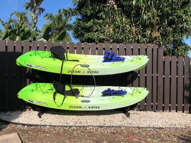 Building Photo - 2164 NE 27th Dr