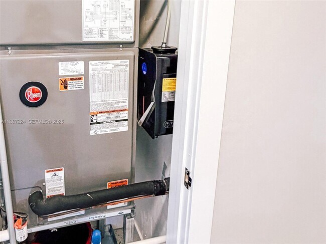 Building Photo - 425 NE 103rd St