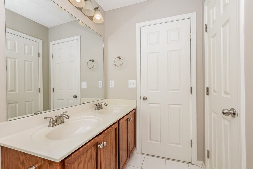Building Photo - 908 Buckhaven Dr