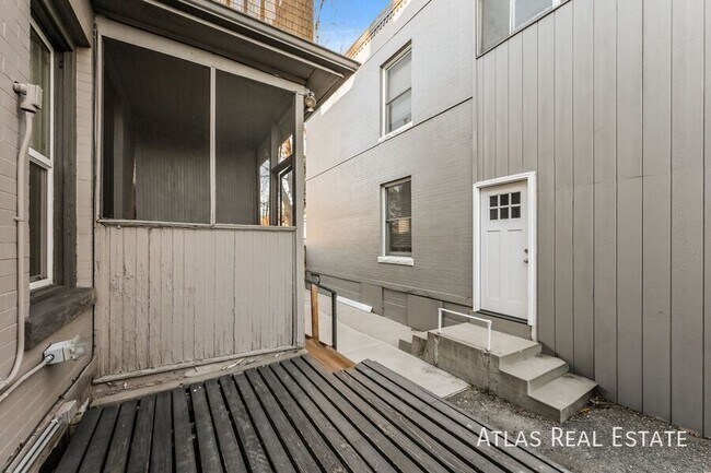 Building Photo - 476 N Washington St