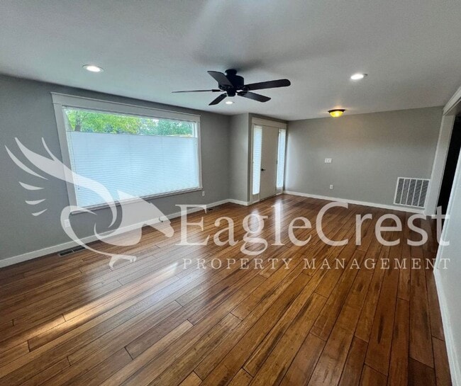 Building Photo - Two Bedroom, One Bathroom House with Fence...