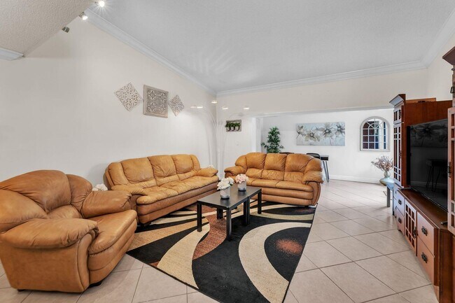 Building Photo - 2924 NW 69th Ct