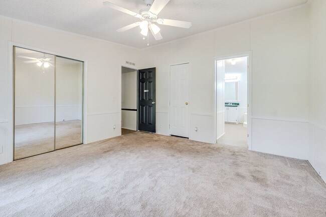 Building Photo - Spacious 3 Bed 2 Bath Home on Large Lot - NO HOA!