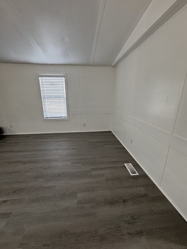 Building Photo - 40 Friendly Cir