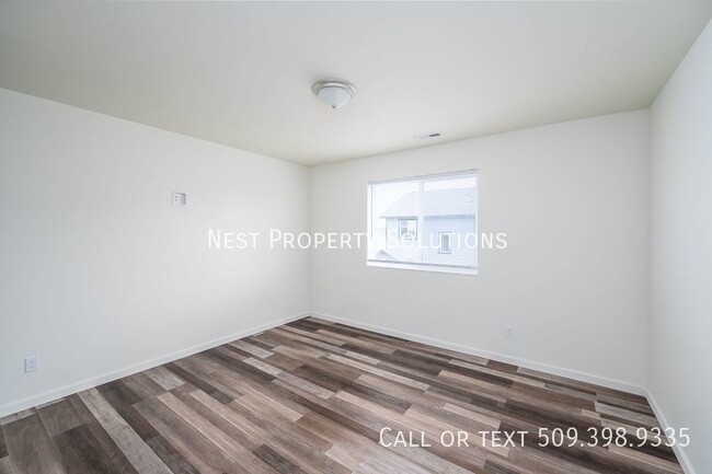 Building Photo - 2 Bed, 2.5 Bath Townhome for Rent