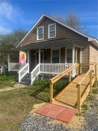 Building Photo - 5 N Oak Ave