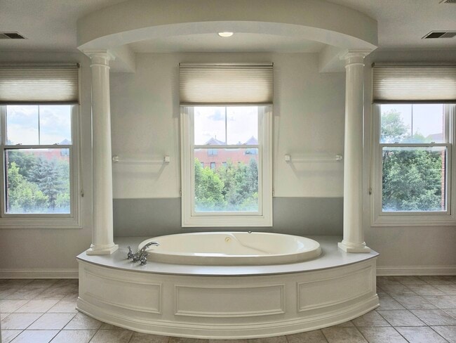 Building Photo - 2085 Valor Ct