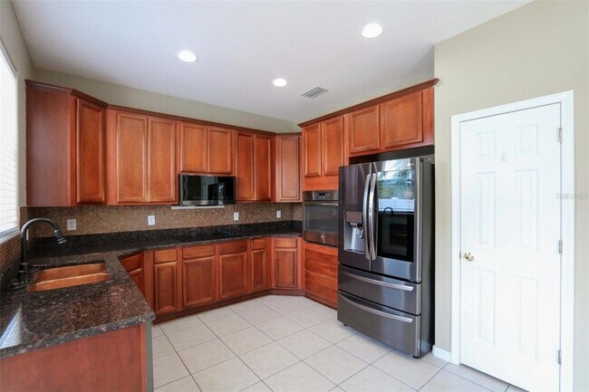Building Photo - 9018 Pinebreeze Dr