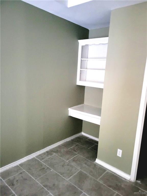 Building Photo - 16 Fairway Dr