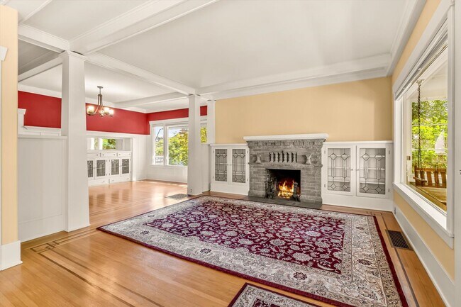 Building Photo - 4102 Sunnyside Ave N