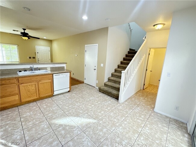 Building Photo - 11143 African Sunset St