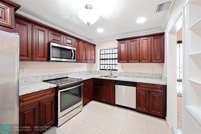 Building Photo - 4260 NW 173rd Dr