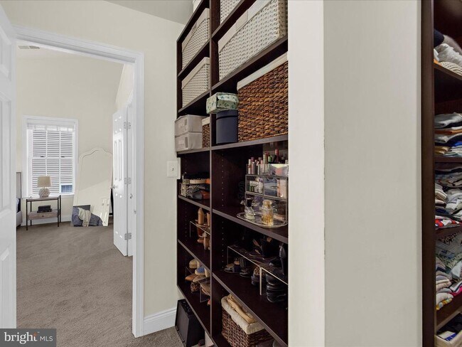 Building Photo - 8512 Pine Springs Dr