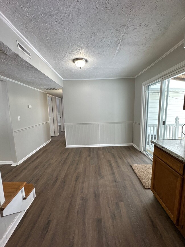Building Photo - 338 N Skyline Dr