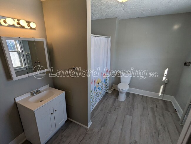 Building Photo - $595 Security Deposit Special!