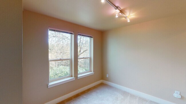 Building Photo - Gold Pointe condo!  2 Bed, 2 Bath Condo w/2 parking spaces, MOVE IN SPECIAL - Available NOW!