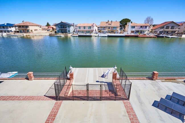 Building Photo - Spacious 3-Bedroom Lake House in Victorvil...