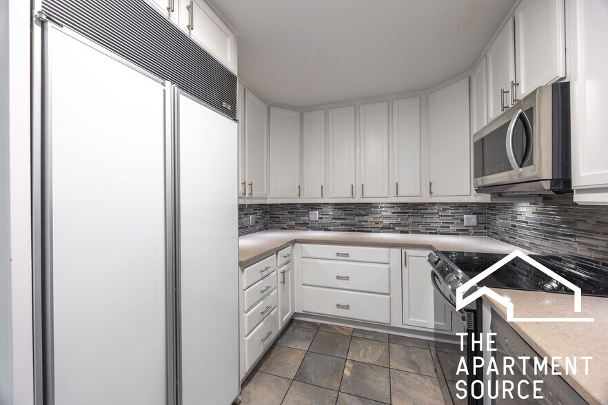 Building Photo - 1365 N Dearborn St