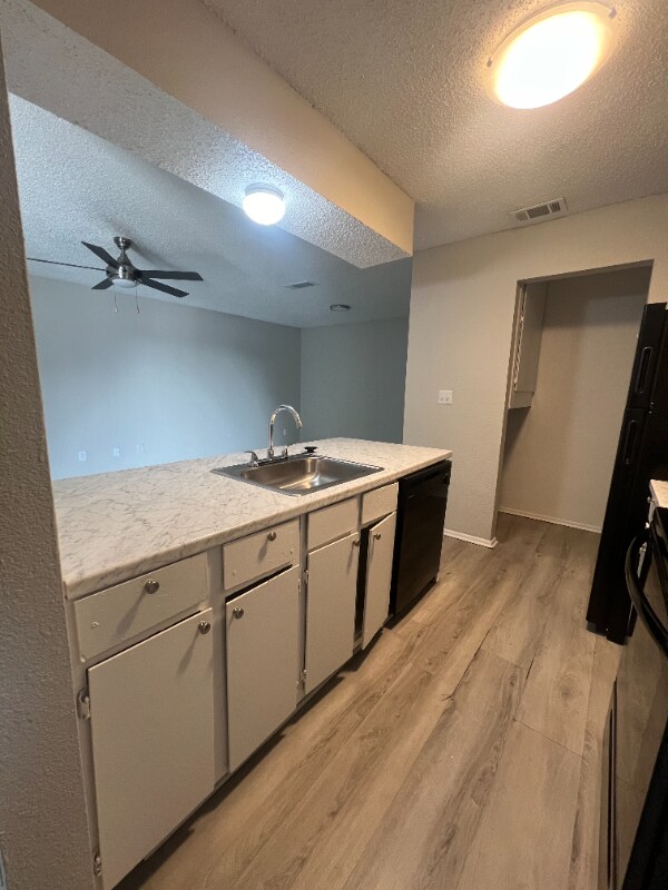 Building Photo - 4420 Saturn Rd