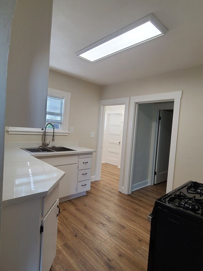 Building Photo - Action Properties R.E.S. Inc offering Central Roseville 2 Bed, 1bath  Carport Parking, Large yard...