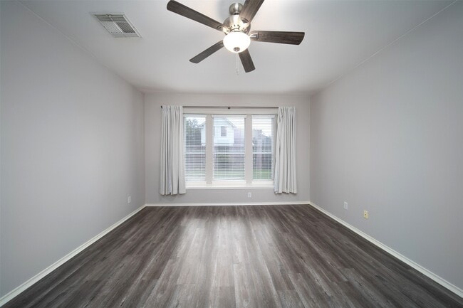 Building Photo - 3627 Midland Dr