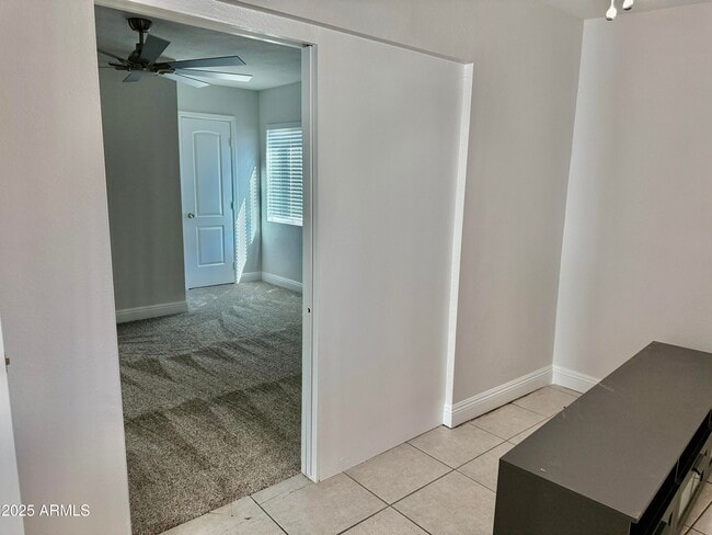 Building Photo - 1213 E Tonto Ln