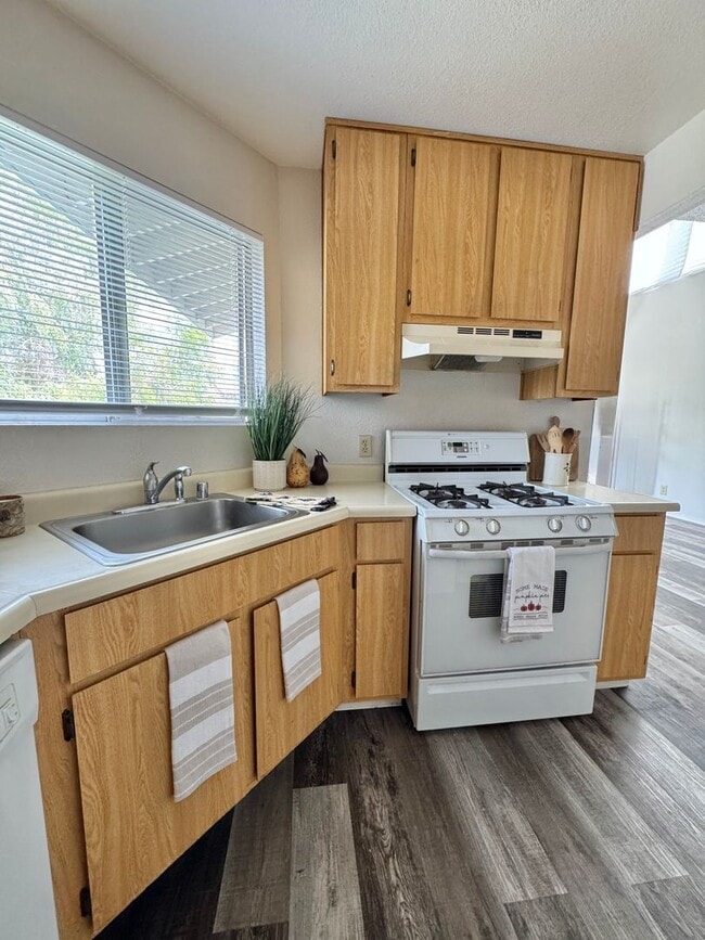 Building Photo - 2 Bedroom, 2 Bath Home in Sparks