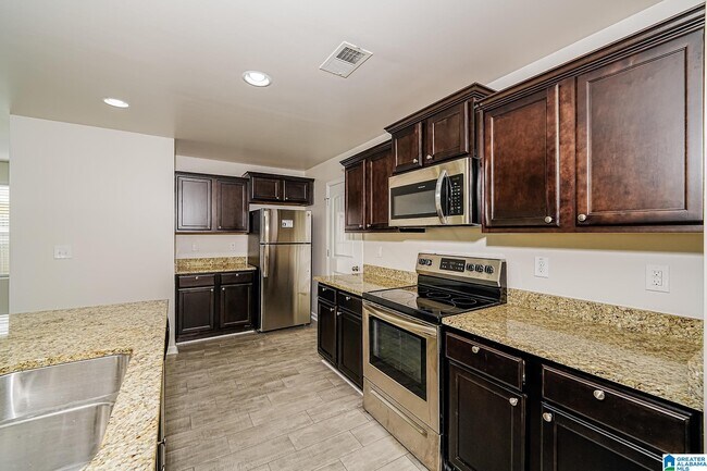 Building Photo - 855 Hawthorn Ln