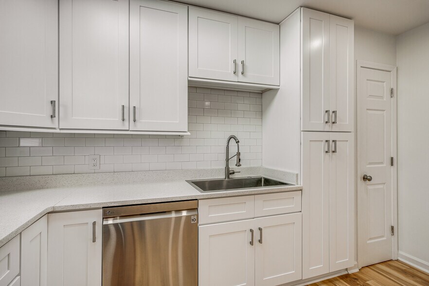 Building Photo - 5317 Ashlawn Dr