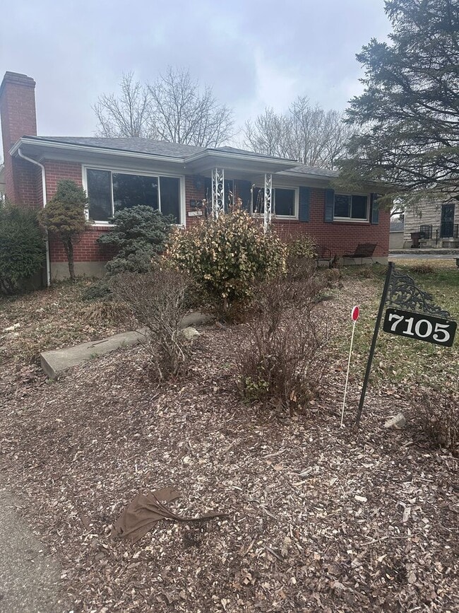 Building Photo - 3 bed, 2 full bath House in 40218 - $2,100/month