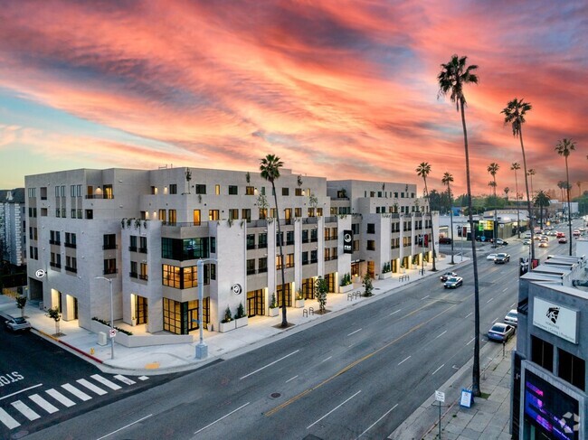 Building Photo - Rae on Sunset